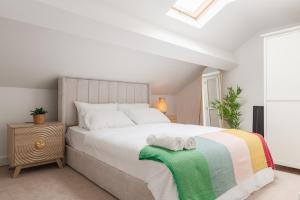 Walk to Anfield & Goodison Stadium Modern 3-Bed House with Parking