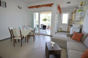 Equipped flat just a short walk from the beach