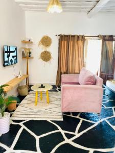Peaceful Studio cottage with pool 11 minutes walk to Kongo River Sunset