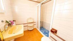 Apartamento Duna en Dénia, Urb Playa Grande, con vistas al jardín, piscina y acceso directo a la playa by Family Homes
