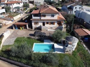 Relaxing retreat with covered terrace and pool