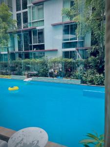Spacious Pool View Condo in Bangkok Near Night Market