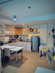 Spacious Pool View Condo in Bangkok Near Night Market