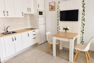 Minimalist boho-chic apartment 10 minutes from the beach