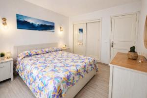 Minimalist boho-chic apartment 10 minutes from the beach