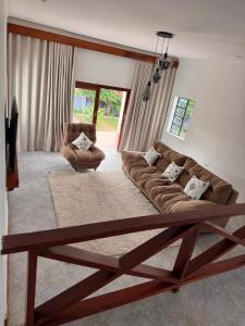 3 bedroom house with a mountain view