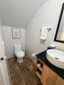 Apartaestudio in the heart of Medellín Laureles with a Comfortable king Bed