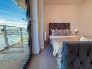 Clyde View 2bed Balcony Parking