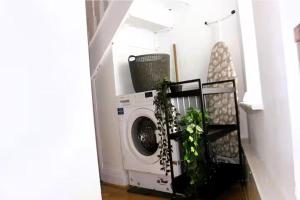 Apartment Sleeps 2 with Parking
