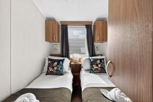 Nene Lodge at Billing Aquadrome by Yoko Property