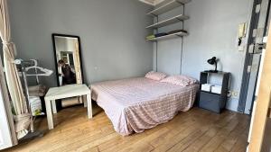 Studio with Balcony - Montmartre