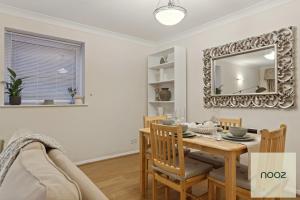 Cozy & Modern 2 Bedroom Apartment in London