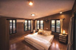 Private Thai Wooden Cabin on Rooftop with Sunset