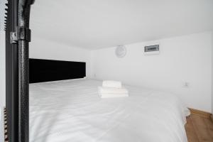 Piotrkowska Cozy Studio by BookingHost