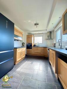 5 bedrooms, 8 people, Quiet house, garden, Reims