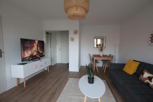 1 Room & Balcony - Buttes-Chaumont Belleville