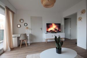 1 Room & Balcony - Buttes-Chaumont Belleville