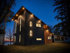 New! Custom Big McDonald Lake Cabin W Pickle Ball
