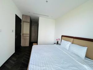 Eco Balcony Apartment - The Opus One Vinhomes Grand Park