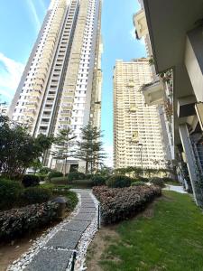 Resort Style living, 2BR Condo with Balcony in Kai Garden Residences - Netflix, AC and Free Wifi
