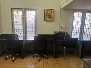 Coworkshells Stay for Professionals & Executives