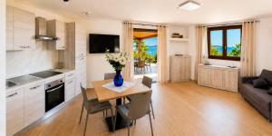 Elegant apartment with enchanting sea views