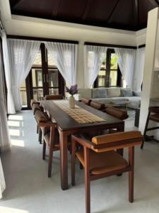 Villa Mirada Maenam - Renovated Four Bedroom with Private Pool