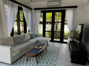 Villa Mirada Maenam - Renovated Four Bedroom with Private Pool
