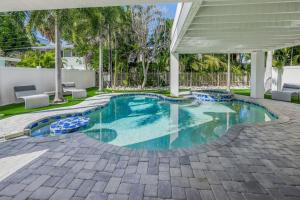 Tuxedo Sands - On Block to Beach! Pool Spa Luxury by Anna Maria Life Vacation Rentals