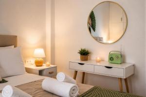 Boho Studio with Balcony Swing near Kalamata Center