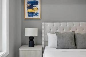 Luxury 2BR Near Stampede Modern AC