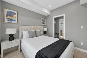 Luxury 2BR Near Stampede Modern AC