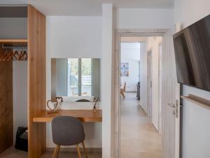 Moonshine Villa - A stones throw from the beach
