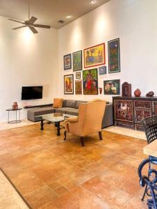 Family 3 bdrm Hacienda House in Centro