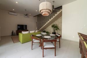 Casa Ya ax Oasis with Pool and Rooftop Bar