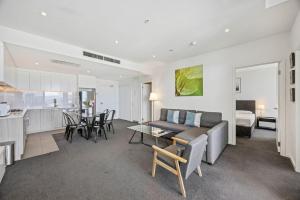 Vision On Morphett 2BR Apartment With Parking