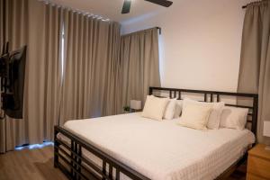 3BR Tropical Villa, Gated, 7 guests, Near Beach