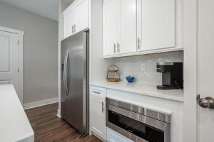 Near LakePoint Sports 4BR Home With Movie Room