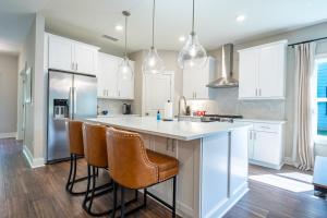 Near LakePoint Sports 4BR Home With Movie Room