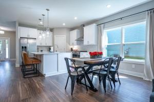 Near LakePoint Sports 4BR Home With Movie Room