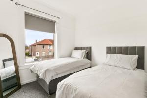 Charming 3 BDR near Glasgow-Sleeps 8-Parking