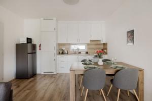 Bright 2BR Apartment with Terrace