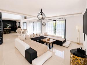 Villa dException avec Spa, Sauna & Piscine Chauffée - 20mn Montpellier
