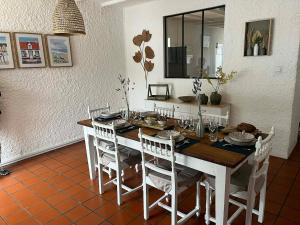 Les Volets Bleus Villa avec piscine et jacuzzi
