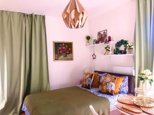 Cozy Apartment Prague Airport- 5 minute drive from AirPort