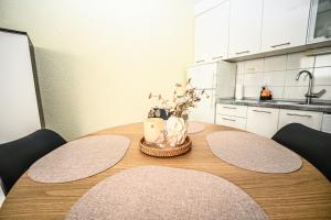 Mikuljan Apartments- Free Parking -5 Min by Walk to Beach
