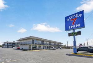 Super 7 inn