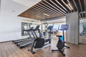 New Lux Tower with Double King bed great Views on the Malecon