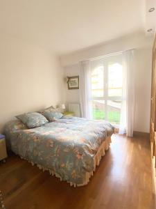 Ondarreta Beach Apartment with direct access free parking