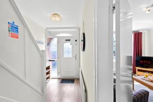 Great Sutton House Perfect for Contractors